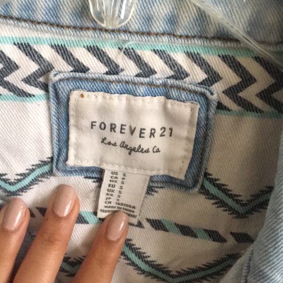 Forever 21 printed jean jacket - Picture 3 of 4
